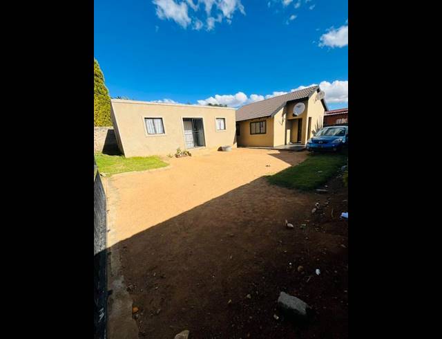 2 BEDROOM HOUSE FOR SALE IN COSMO CITY